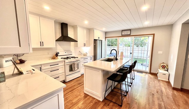 ☘️ 10 mins to Notre Dame, 4 Bedrooms, Garage Park, Restaurants Close. Go Irish!☘️