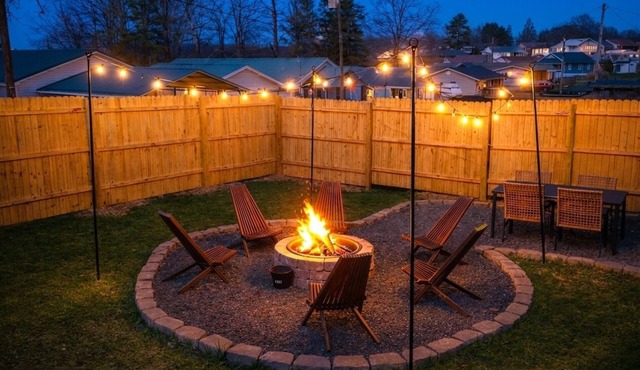 10 mins to NRG: Fire pit + Hot Tub + Sauna + BBQ Grill - 4 Bedroom + 2 Bathroom