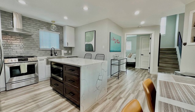 10 mins to SoCo, Airport+Dog Friendly+5 Star Rental Operating for 3yrs!