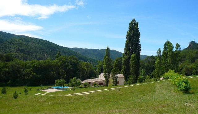 10 minutes from Nyons, Joli Cottage "3 stars", exclusive pool, classified natural site