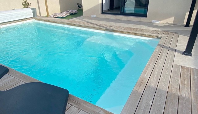 10-MINUTE DRIVE TO BEACHES HOUSE PRIVATE AIR-CONDITIONED POOL