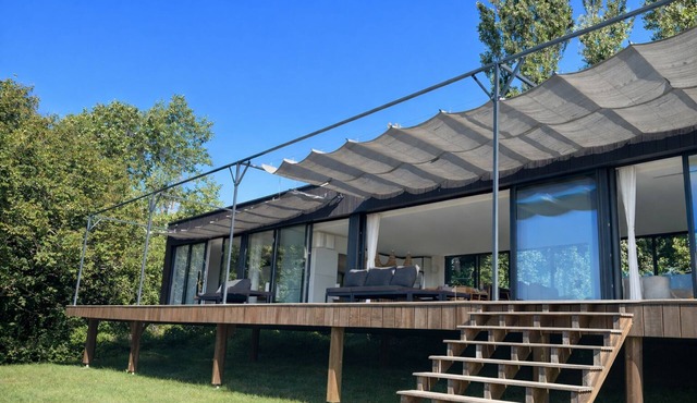 10-minute walk from the ocean, between dunes, forest and protected wilderness areas