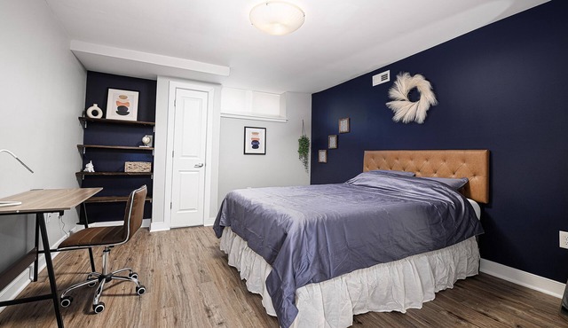 10-minute walk to Johns Hopkins Medical Center. Spacious. Peaceful. Clean.