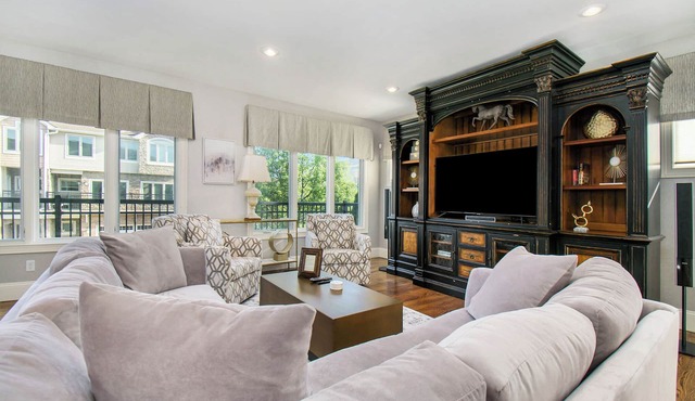 10 Minute Walk to Notre Dame Stadium - 1st Class Accommodations - Updated 2024