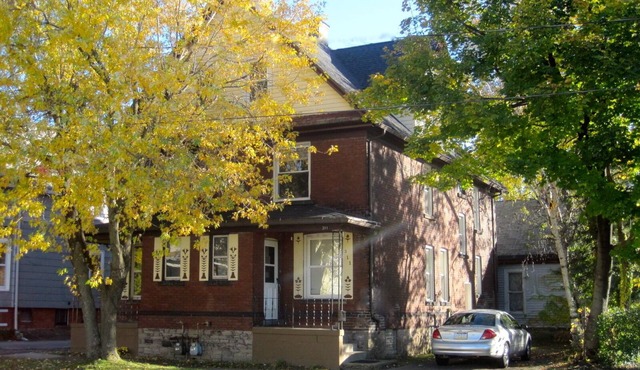 10 Minute Walk To Niagara Falls