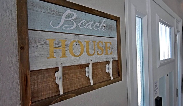 10 minute WALK to the BEACH - Renovated!