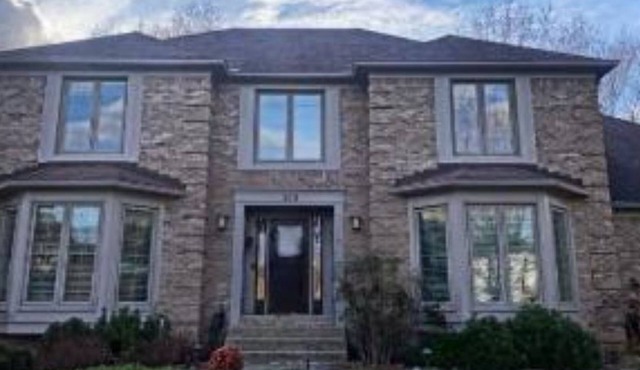 10 minute walk to Valhallan