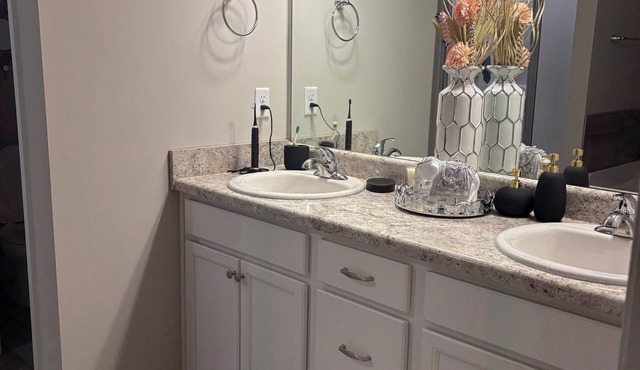 10 minutes from Augusta National. Wonderful 4-bedroom house awaits you!