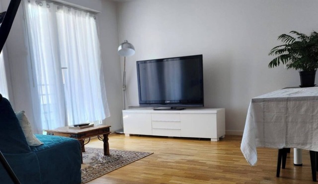 10 minutes from Disneyland Paris/large 2 room car park