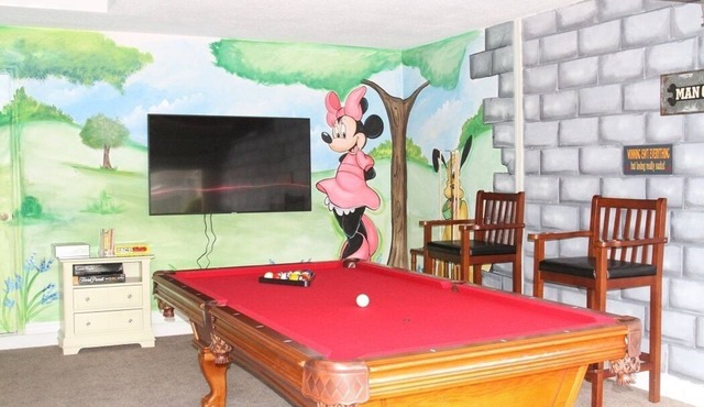 10 MINUTES FROM DISNEY - MAKE THIS YOUR HOME AWAY FROM HOME.