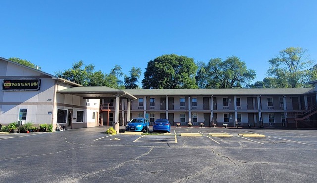 10 minutes from downtown St. LouisnConvenient location off I-64