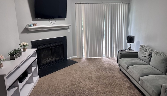 10 Minutes from downtown Greensboro NC! Little Cozy Getaway!