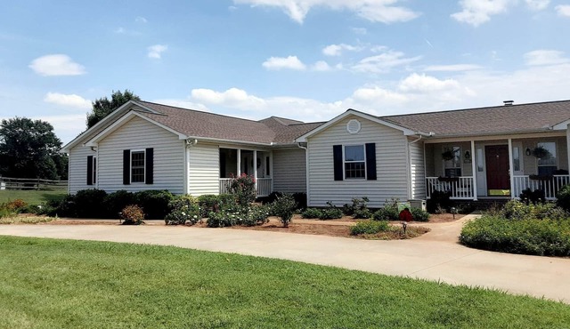10 Minutes from I-26, perfect stop with lg yard and pool (in season)