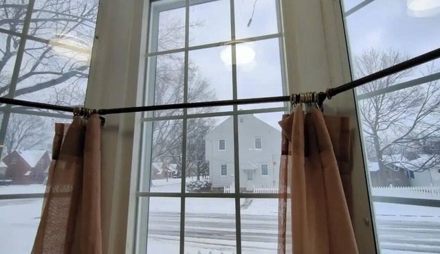 10 minutes from the airport