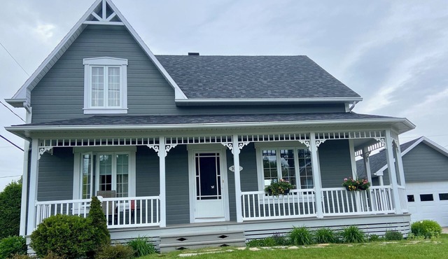 10 minutes from the bridges, magnificent house in a quiet area