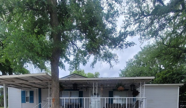 10 Minutes from Weatherford Lake, Wineries and Wedding Venue's