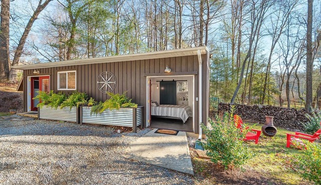 10 minutes to Asheville, Biltmore Estate, hike and bike trails