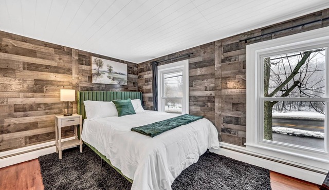 10 minutes to Bills Stadium + Free Parking