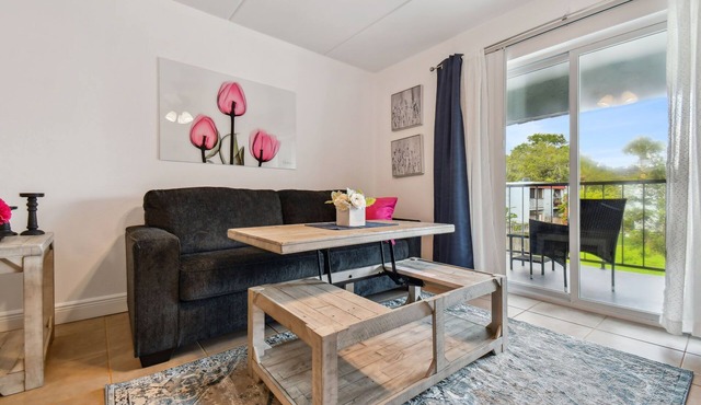 10 minutes to Busch Gardens and USF - perfect for families and couples!