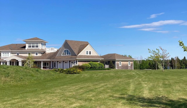 10 minutes to golf and family fun at Mill River, family friendly guesthouse