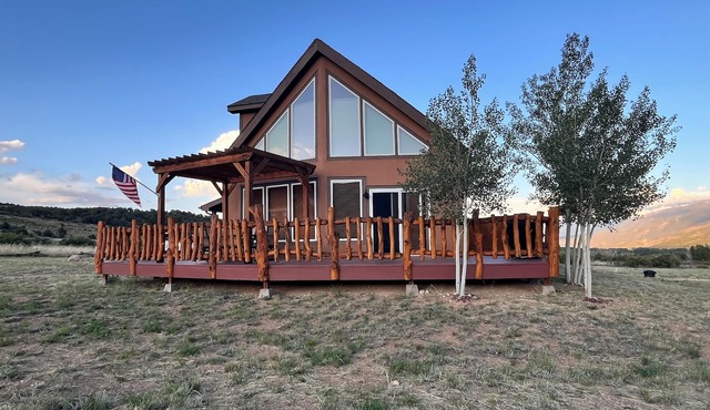 10 Minutes To Monarch Mountain, the Arkansas River and 10 Minutes To Salida!