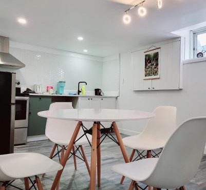 10 minutes to Montreal entire place 2 bedrooms private entrance