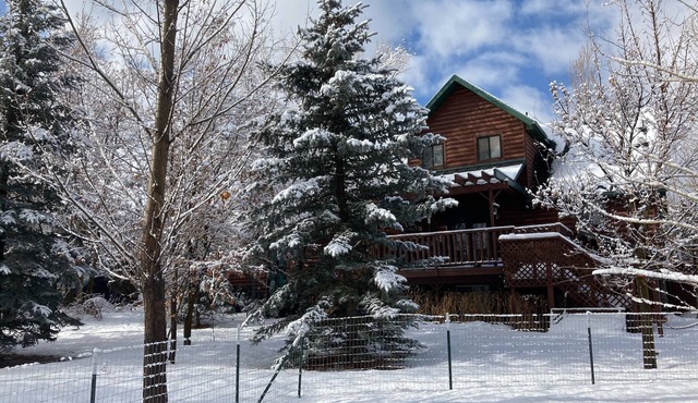 10 minutes to Slopes! Wild Turkey Lodge & Farm BnB, A 5-star traveler's dream!