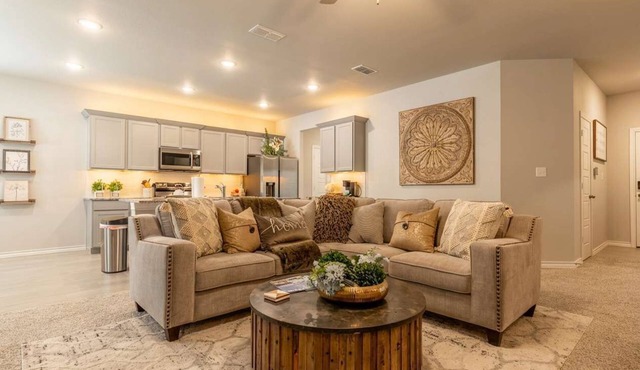 10 Minutes to Stadium! | Spacious 3BR | Gameroom