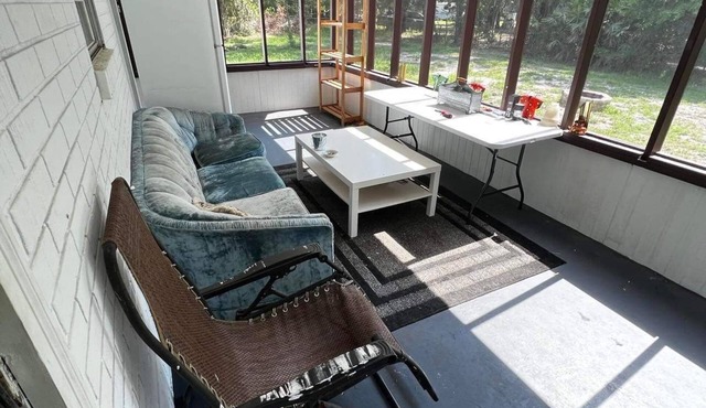 10 minutes to the Beach. Large house 4/2