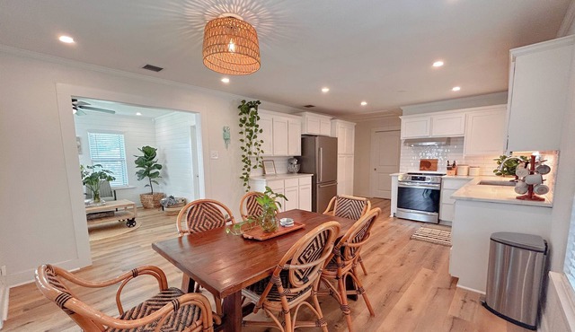 10 minutes to the Texas State Aquarium & Hurricane Alley Waterpark!