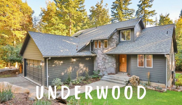 10 minutes to town with scenic views