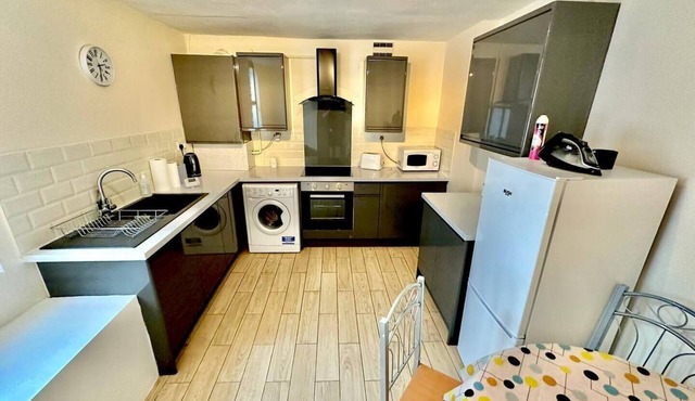 10 minutes tube to Oxford street