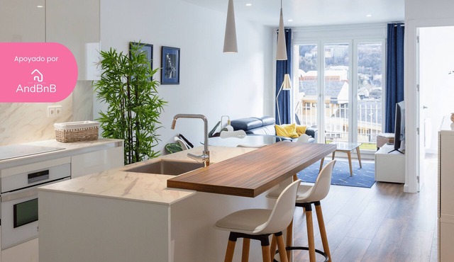 10 Minutes Walk from Downtown and Free Parking