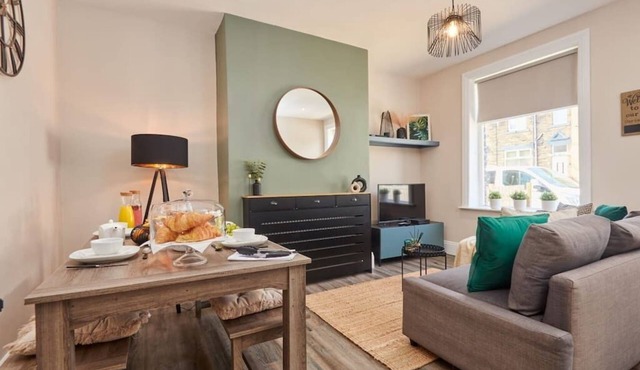 10%OFF| 3 Nights | Leeds | Bradford | Free Parking