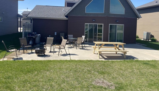 10% off 3 nights or more for stays after aug 15th! Beautiful Okoboji, IA!