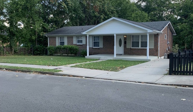 🔥10% OFF 🔥 Charming House in Trendy East Nash, Walk to Restaurants