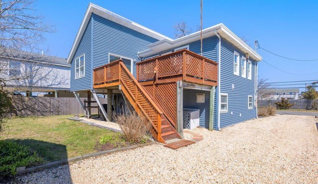 10%Off First 3 bookings!nInviting Ranch Home Just Minutes Walk from the Beach!