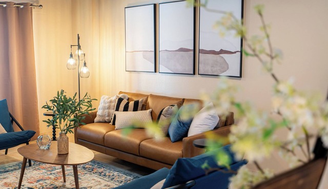 10% Off Weekly - Charming 3-bedroom house in sunny Phoenix