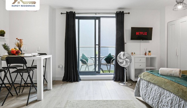 10%OffWeekly - Cosy & Spacious Studio with Parking in Hemel Hempstead