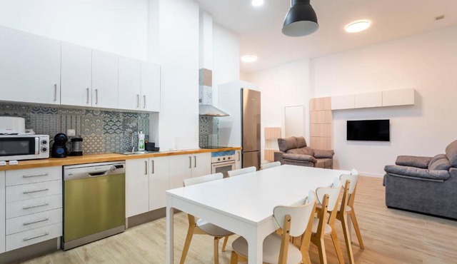 10 pax, AC, Wifi gratis, Ciudad Artes y Ciencias