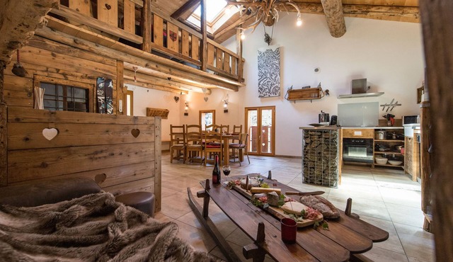 10 people Chalet 100m² mountain atmosphere, great great winter ski, hiking in summer