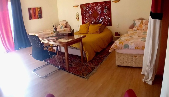 10-person gîte with hiking trails, tennis, mini-golf, fishing pond.