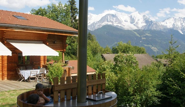 10-person chalet with exceptional Mont Blanc view and Nordic bath