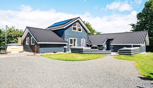 10 person holiday home in Juelsminde-By Traum