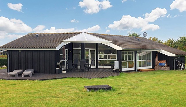 10 person holiday home in Rudkøbing-By Traum