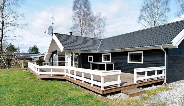 10 person holiday home in Fårvang-By Traum