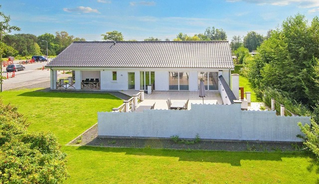 10 person holiday home in Grenaa-By Traum