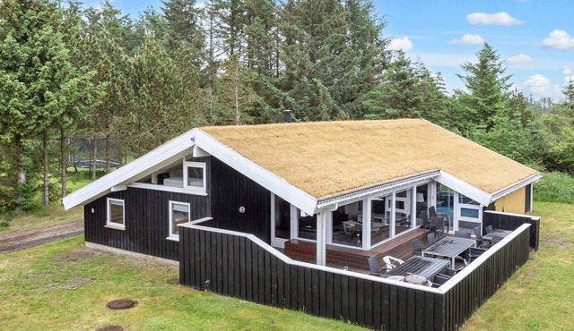 10 person holiday home in Saltum-By Traum