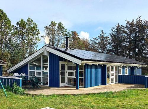 10 person holiday home in Ålbæk