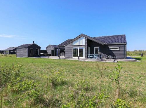 10 person holiday home in Brovst-By Traum